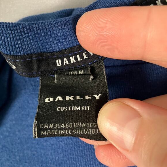 Oakley T-Shirt Men’s Medium Blue USA Flag Logo Graphic Tee - Picture 6 of 12